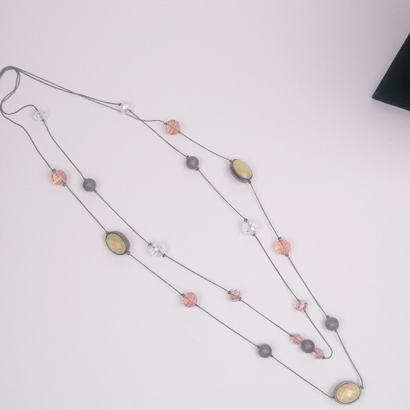 NY Crystal and Metal Beads Necklace. - Picture 4 of 4